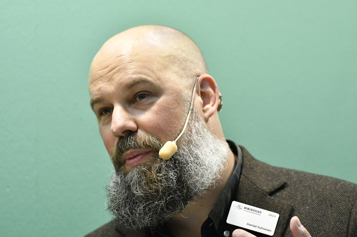 Daniel Suhonen, Wikipedia.